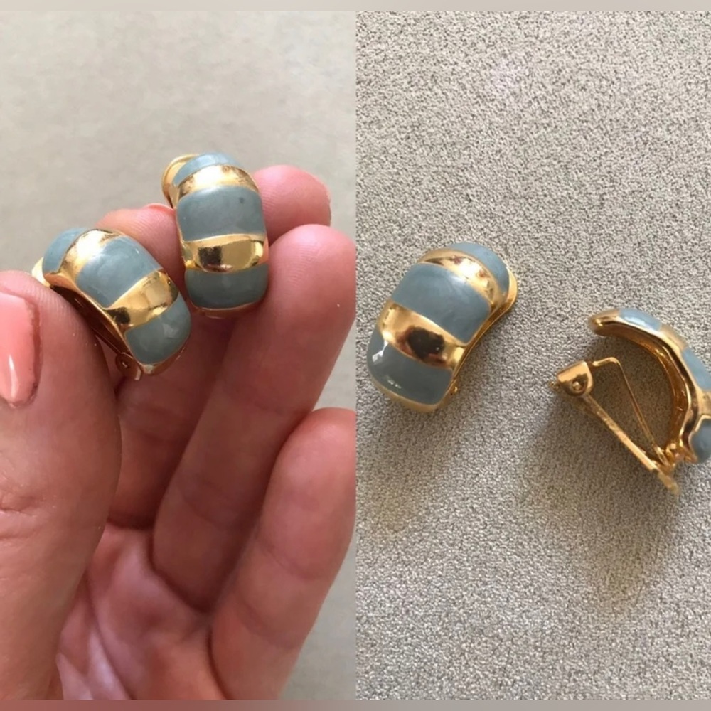 14kt gold plated and green gemstone wheel earrings Huggies clip on vinta…